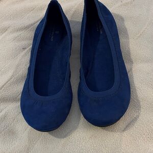 Bandolino blue flat shoes.